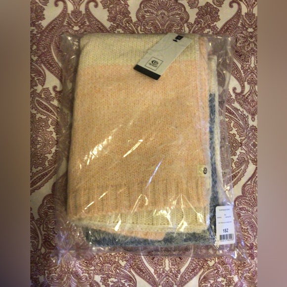 NWT Rip Curl Treehouse Oversized Scarf - Picture 3 of 4